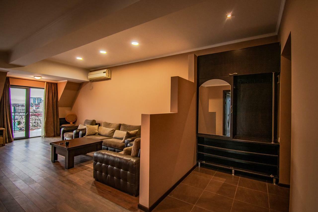 Daros Apartment Batumi Esterno foto