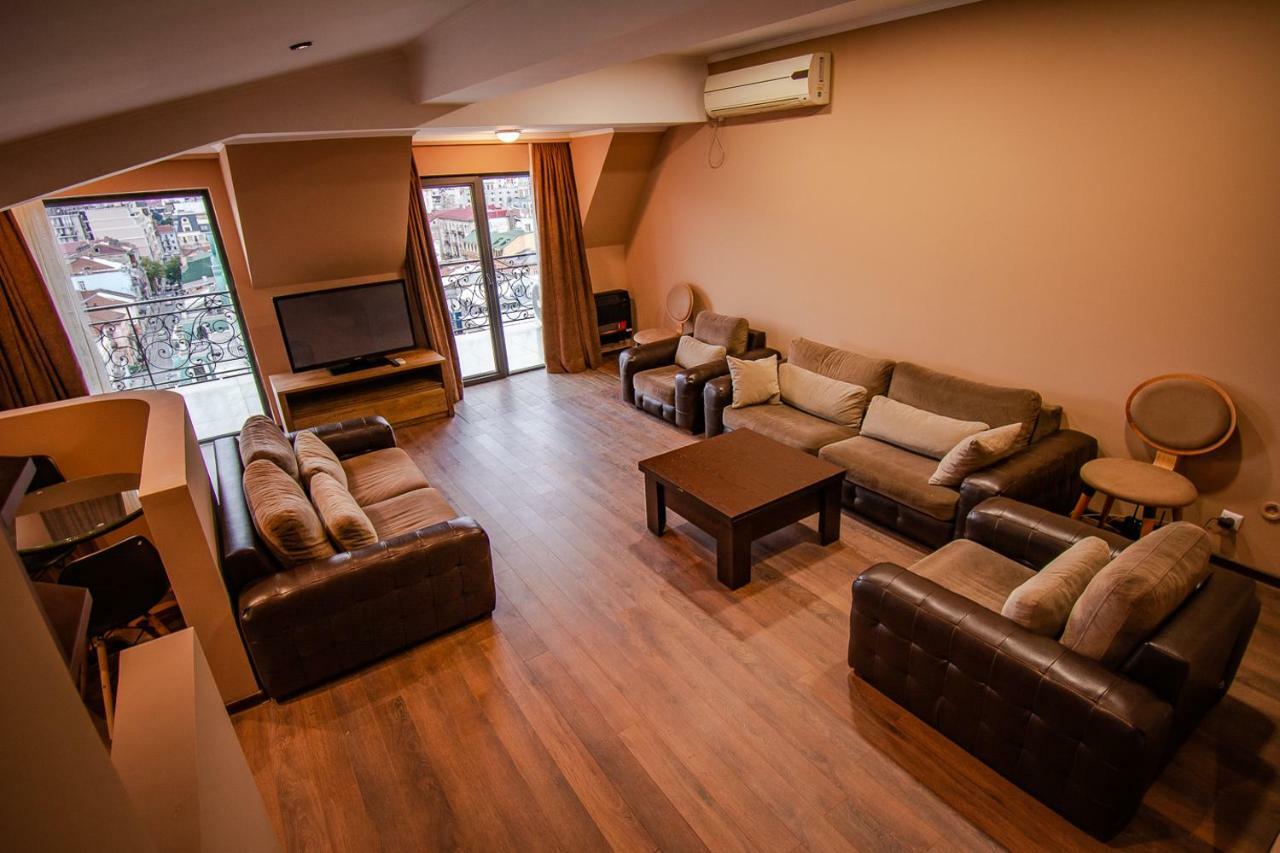 Daros Apartment Batumi Esterno foto